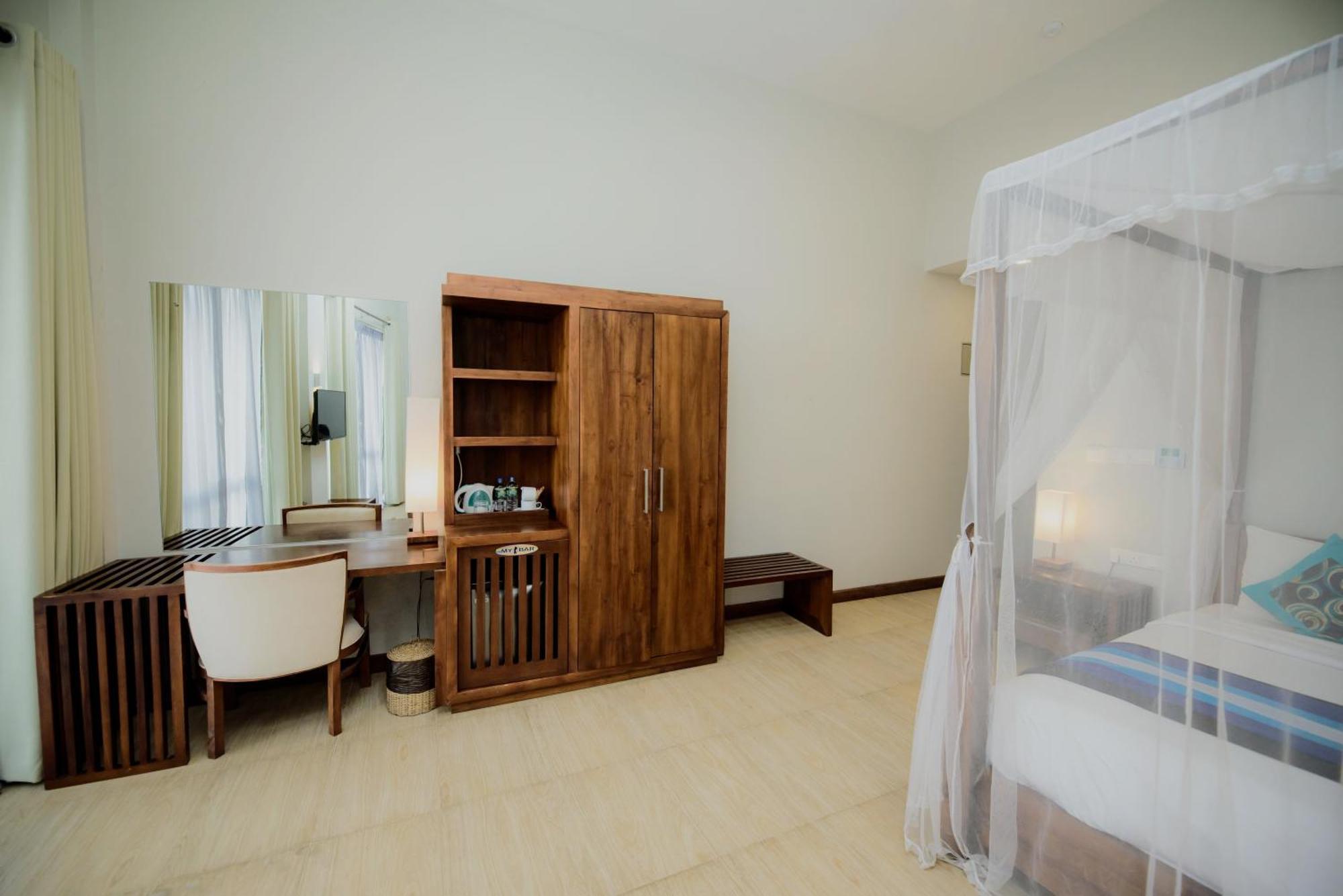 Hotel Refresh Blue Hikkaduwa Exterior foto